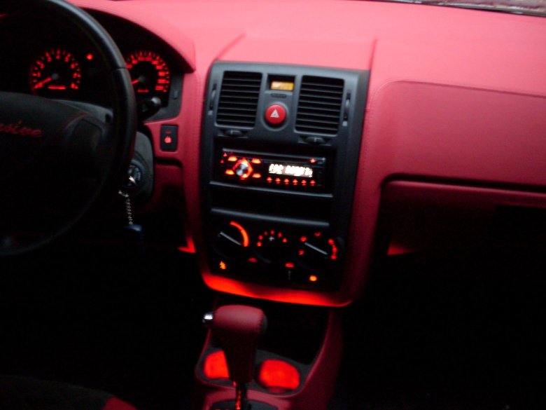 Hyundai getz красный салон