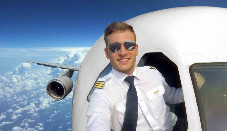 Пилот гражданской авиации