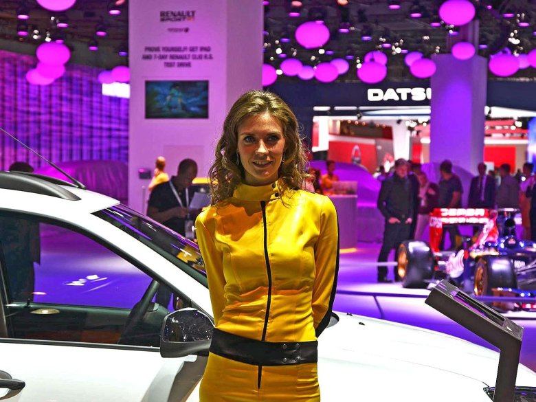 Девушки московского автосалона