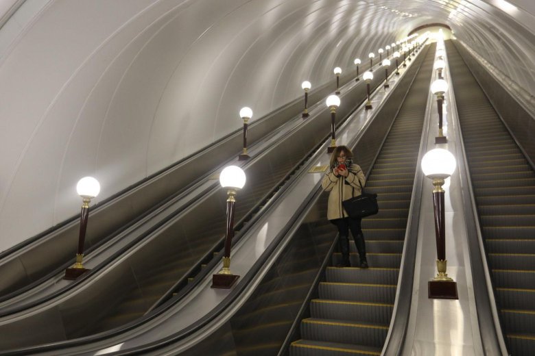 Метро парк победы эскалатор