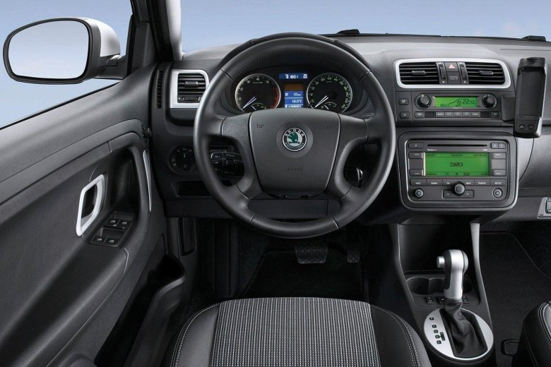 Skoda fabia 2011 салон