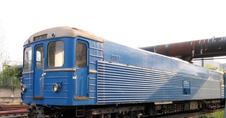 Контактно-аккумуляторный электровоз л 81-711