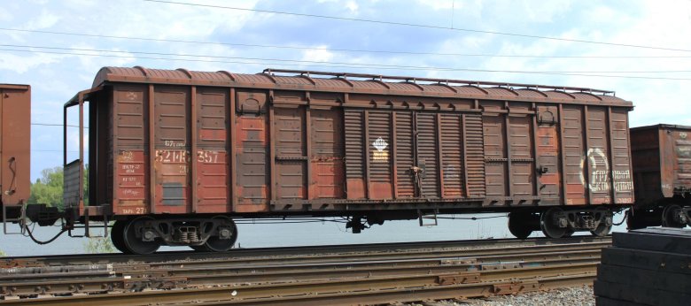 Крытый вагон 11-270