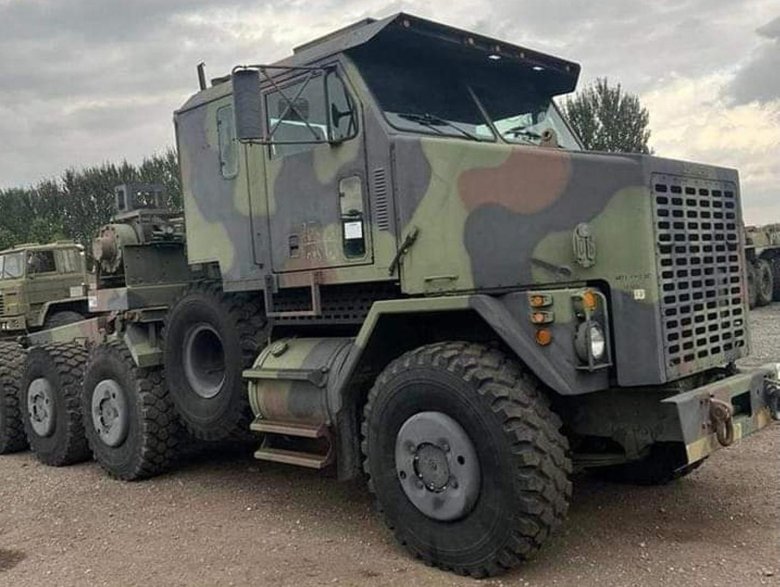 M1070 oshkosh тягач