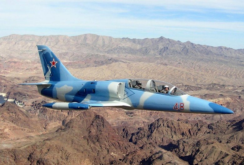 L-39 albatros учебно-боевой самолет