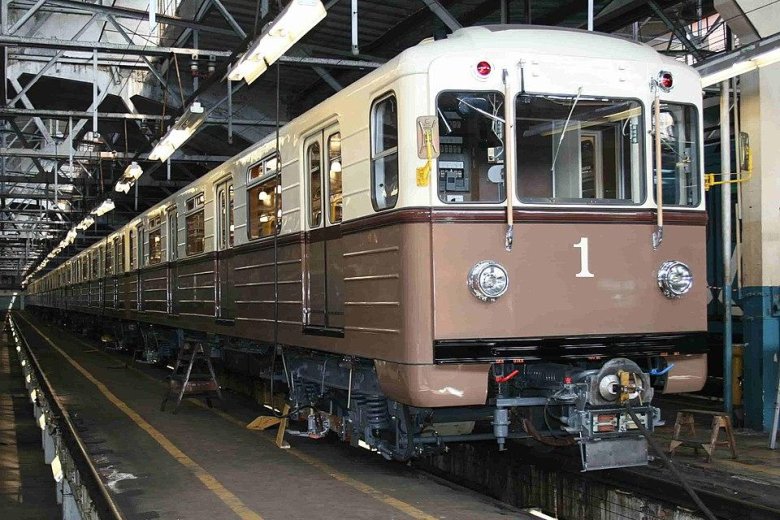 81-717.5а ретропоезд