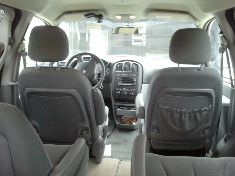 Додж караван салон