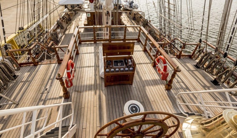 Корабль галеон палуба