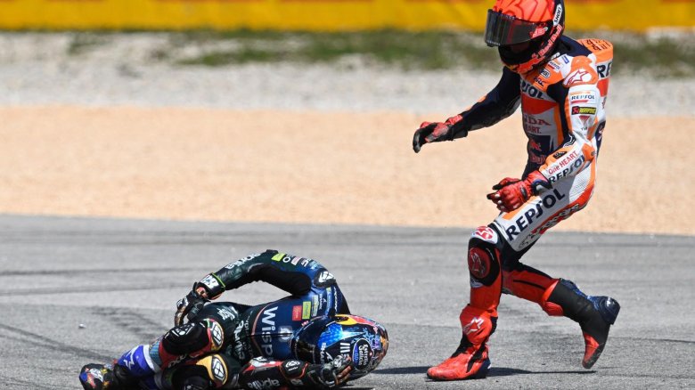 Марк маркес против валентино росси