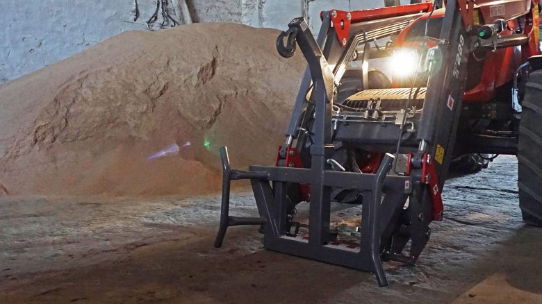 Фронтальный погрузчик metal-fach