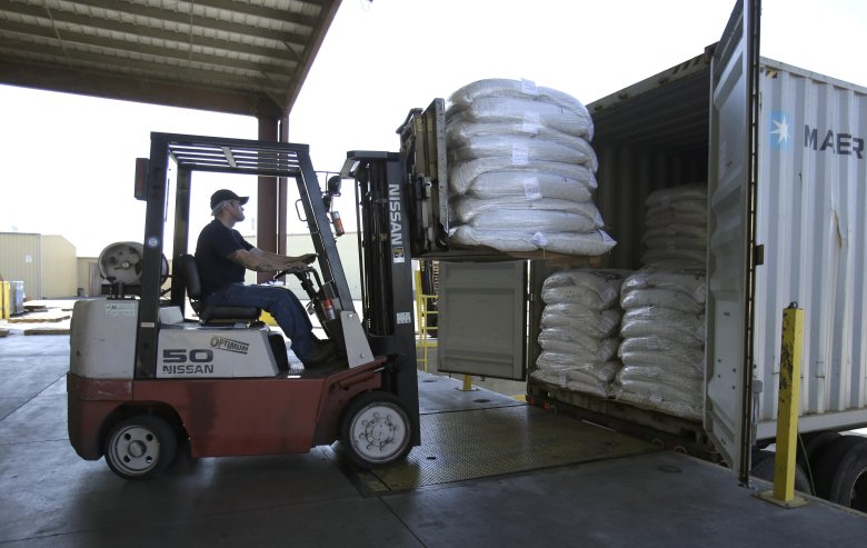 Погрузка биг бэгов в фуру 20 тонн