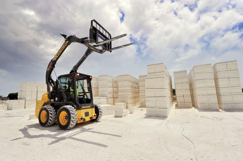 Мини погрузчик с вилами