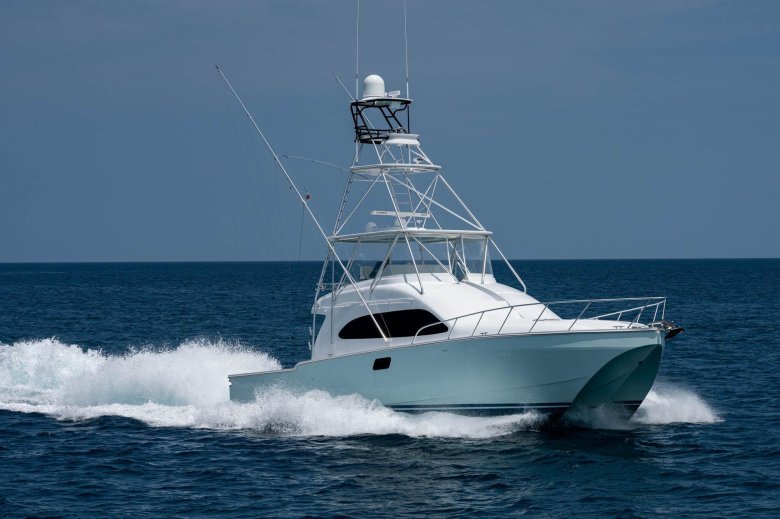 Яхта катер