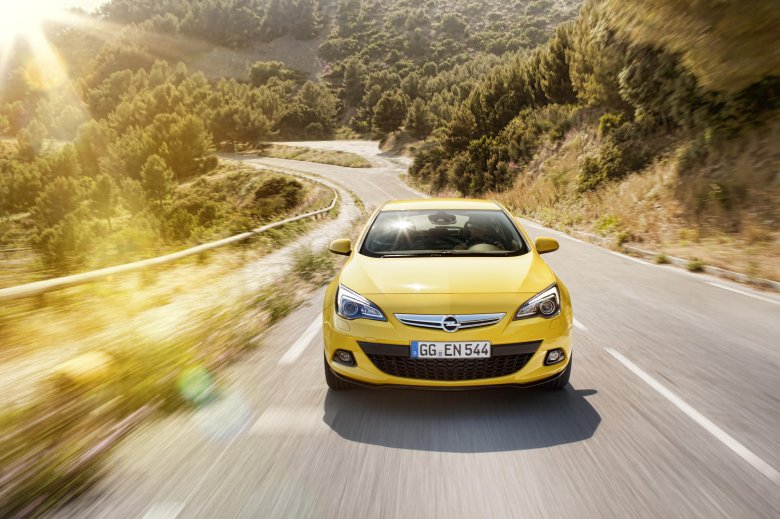 Opel astra gtc 2011