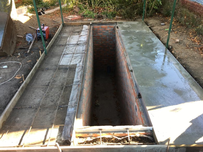 Смотровая яма глубиной 50 см