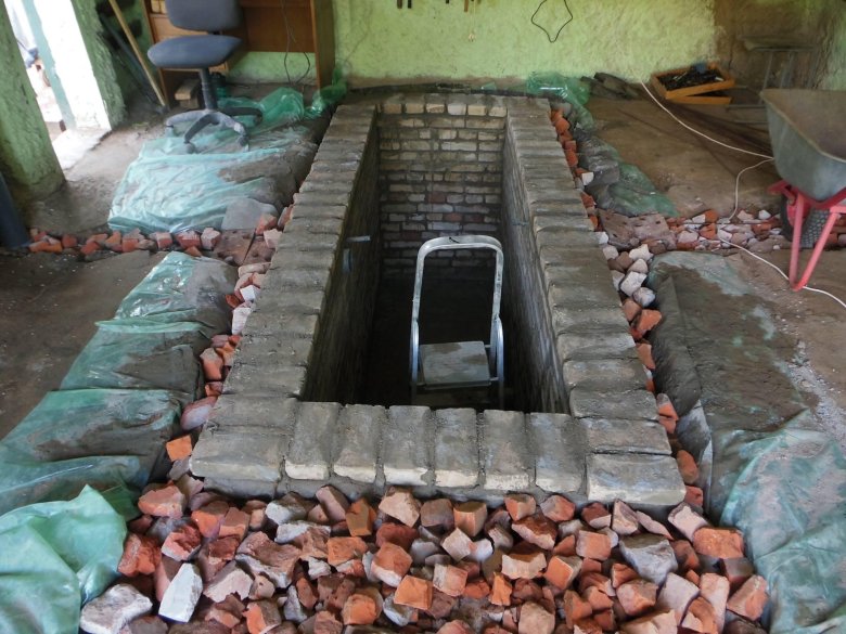 Смотровая яма из кирпича