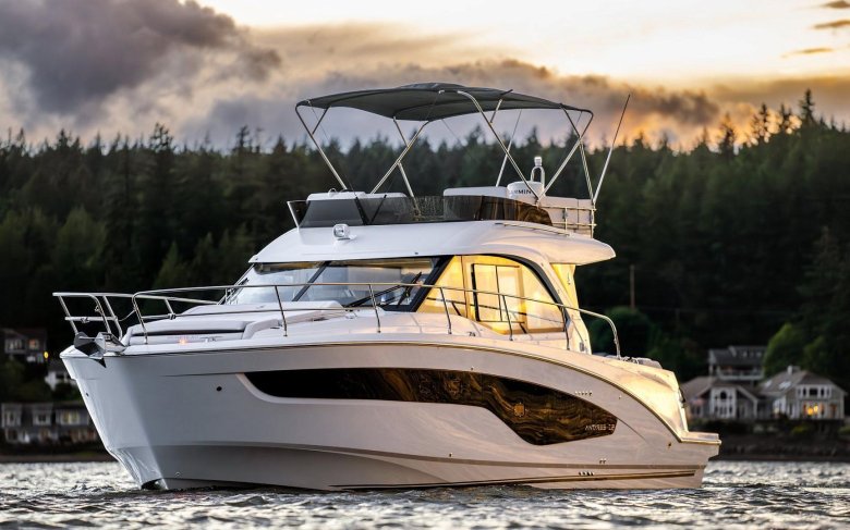 Моторная яхта сиа рей