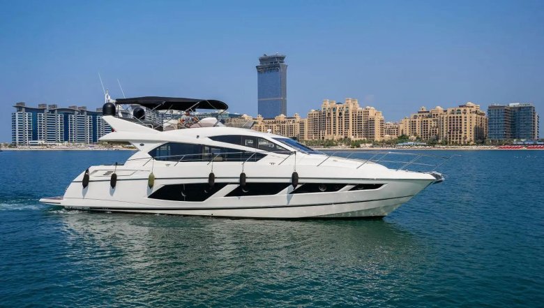 Яхта в дубае