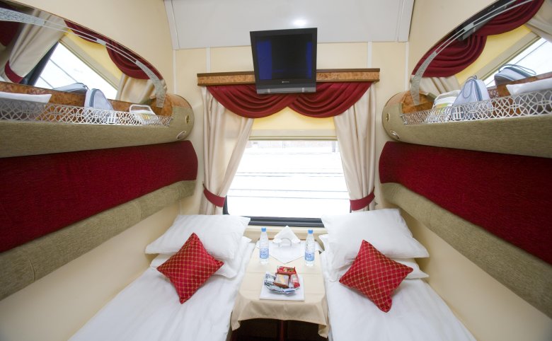 Фирменный поезд россия 001м владивосток москва