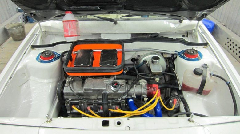 Подкапотное пространство ваз 21099