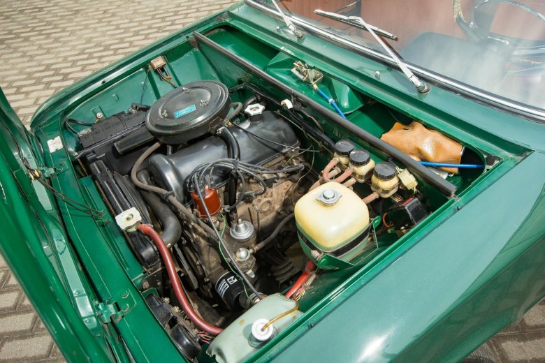 Моторный отсек ваз 2101