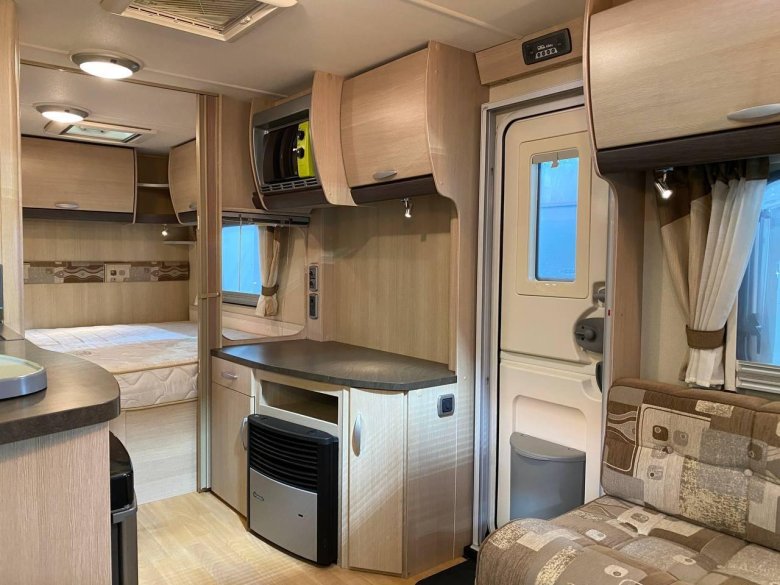 Альковный автодом интерьер