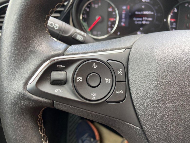 Инсигния круиз контроль