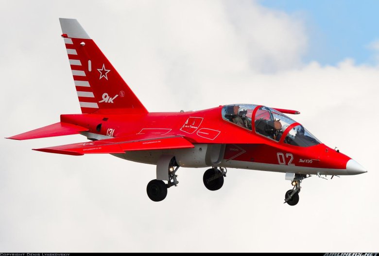 Самолет як 130