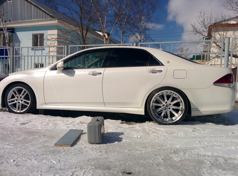 Toyota crown s200 r18