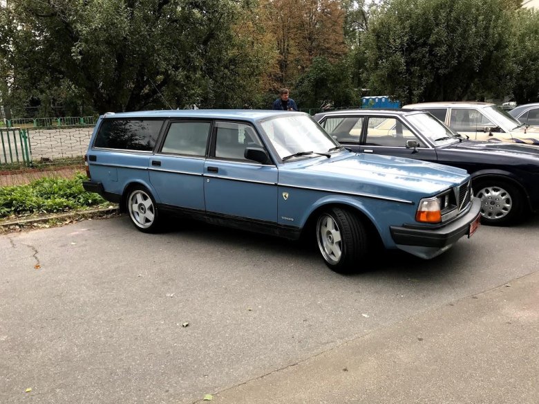 Volvo 245