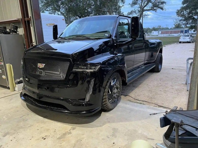 Черный кадиллак эскалейд