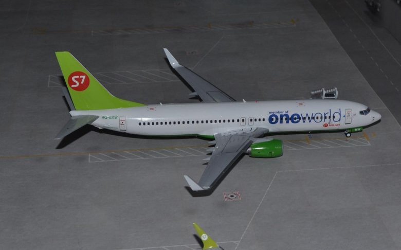 Модель самолета боинг 737-800