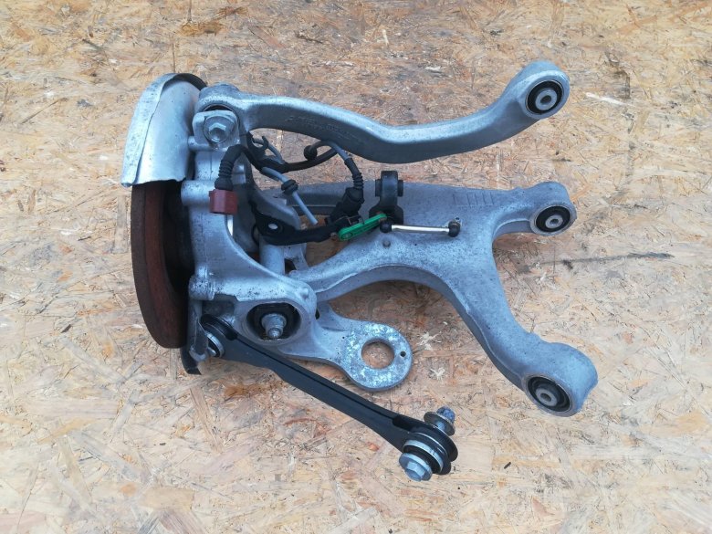 Поворотный кулак audi a4 b8