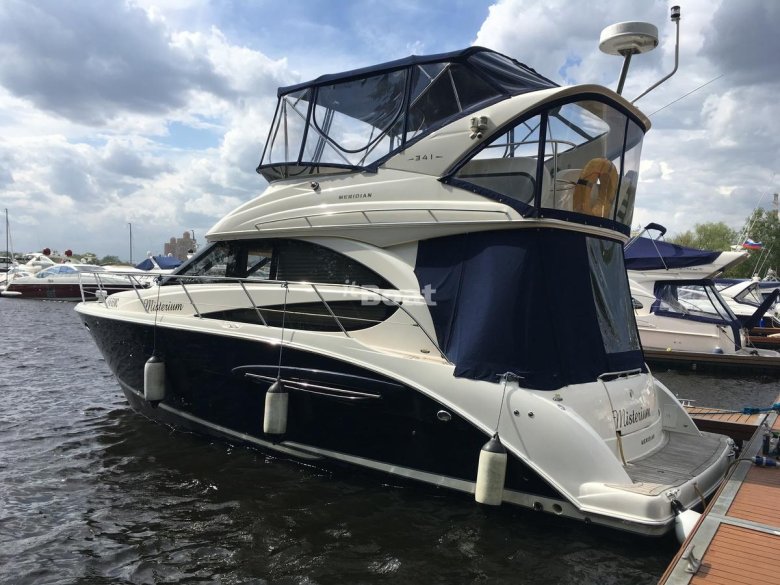 Моторная яхта