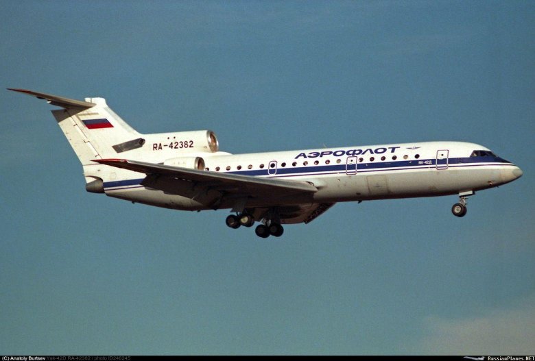Як 42 пассажирский самолёт