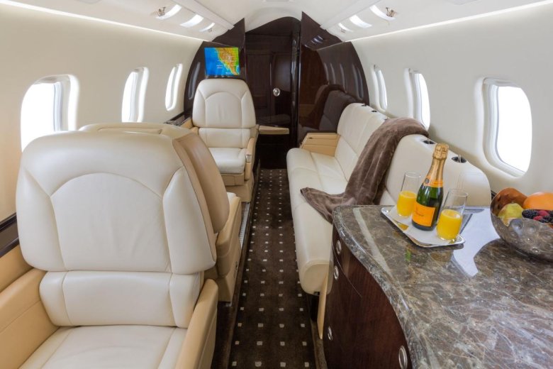 Bombardier challenger 350 салон