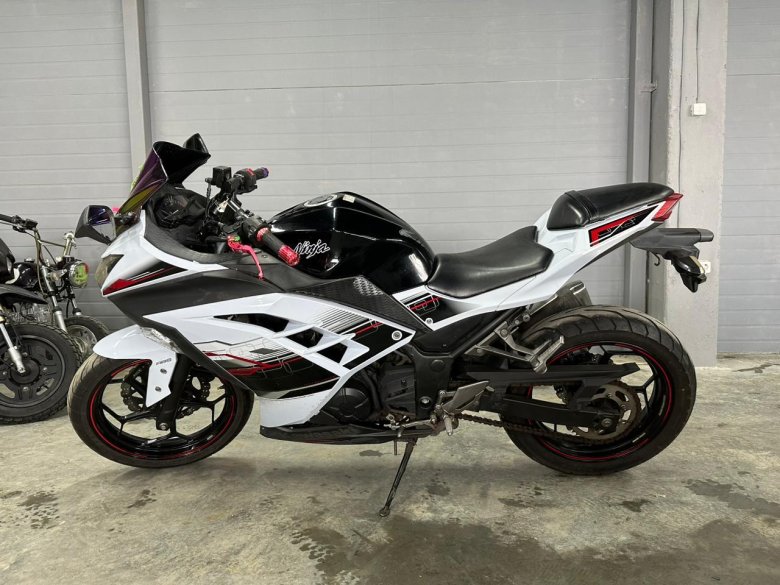 Мотоцикл спортбайк 400 кубов