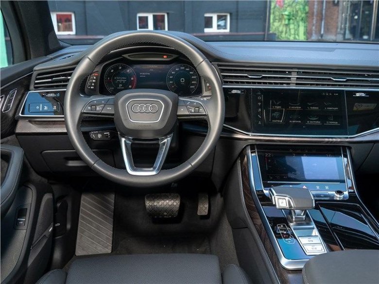 Ауди q7 2020