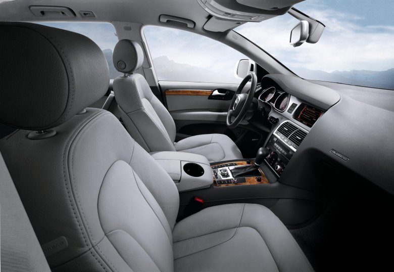 Audi q7 interior