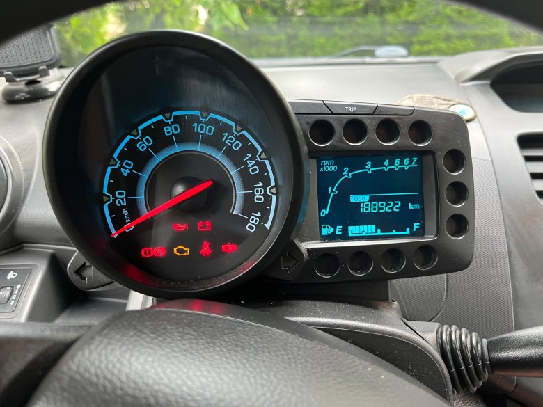 Chevrolet spark приборная панель