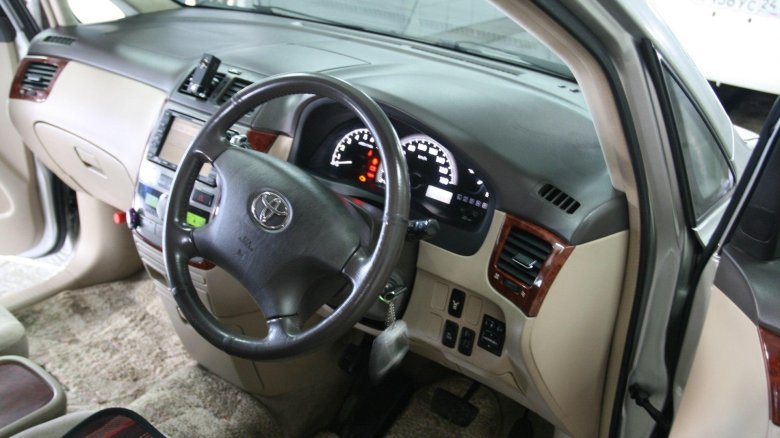 Тойота ипсум 2003 салон