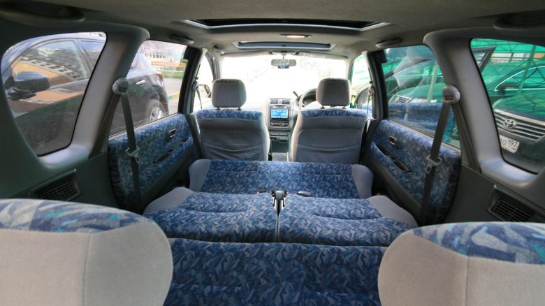 Toyota ipsum 2000 салон