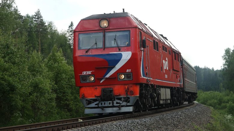 Локомотив пассажирского поезда