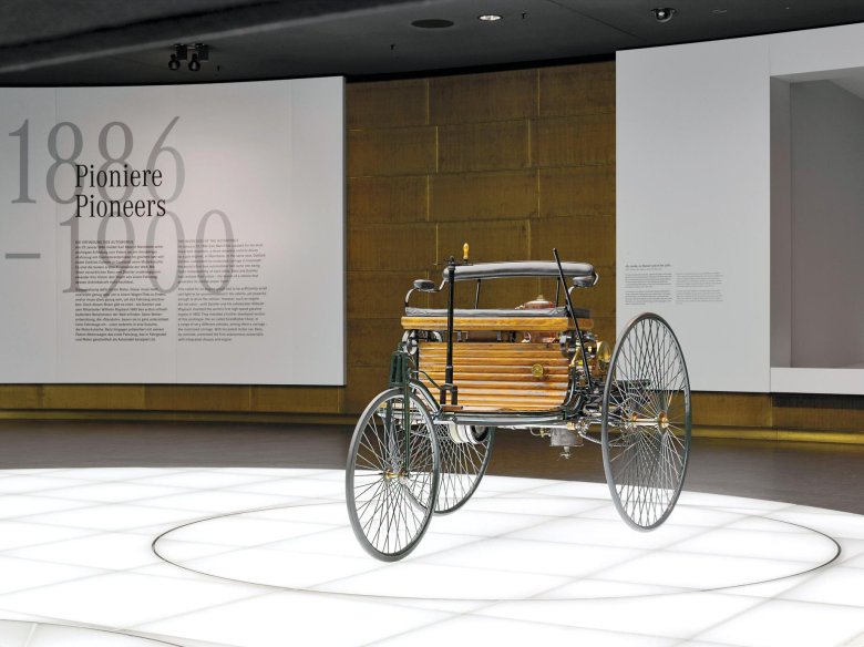 Музей мерседес бенц в штутгарте