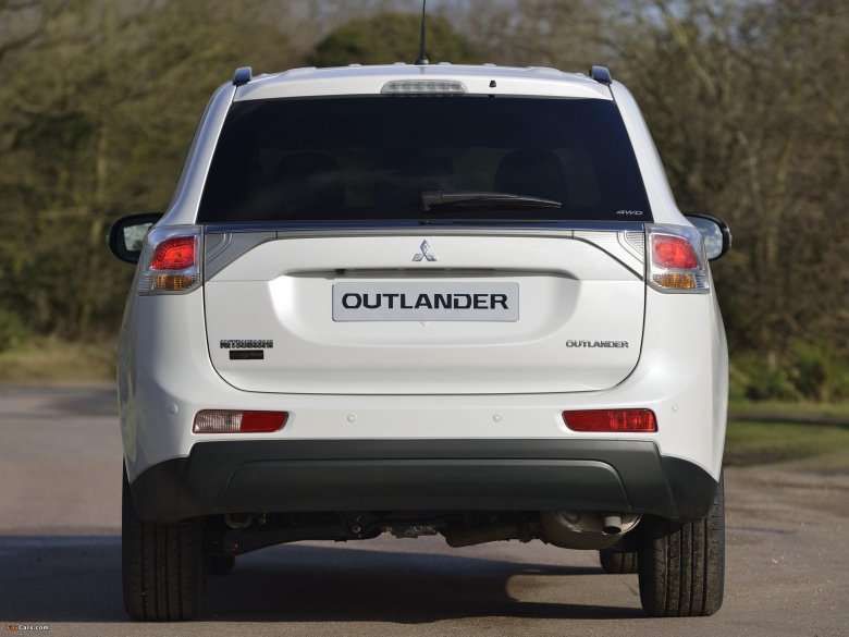 Митсубиси аутлендер 2013 сзади