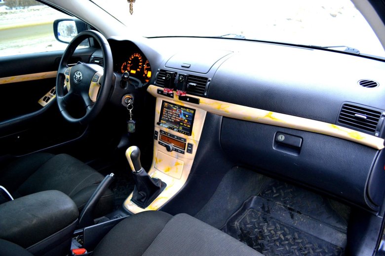 Тойота авенсис 2008 салон