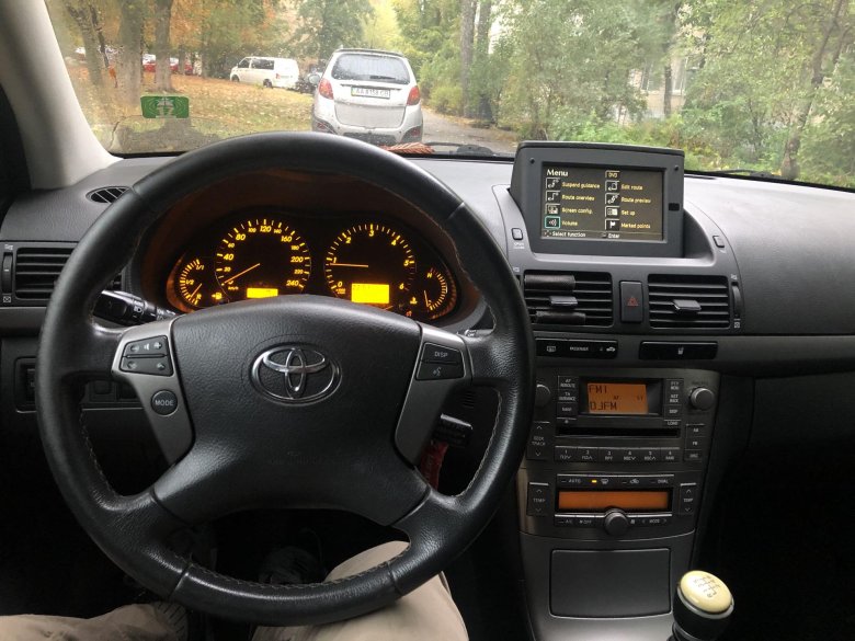 Toyota avensis 2 салон