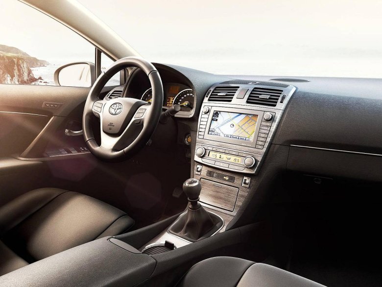 Салон тойота авенсис
