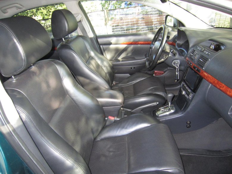 Toyota avensis 2008 салон