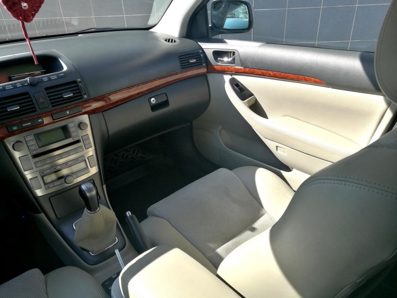 Салон для toyota avensis 2 2005